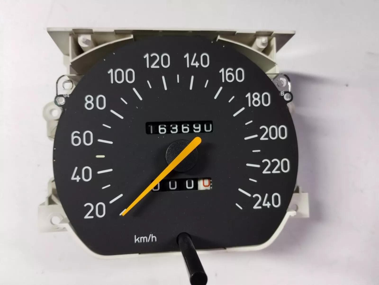 SAAB 9000 speedometer No: 4428546 km: 163 690