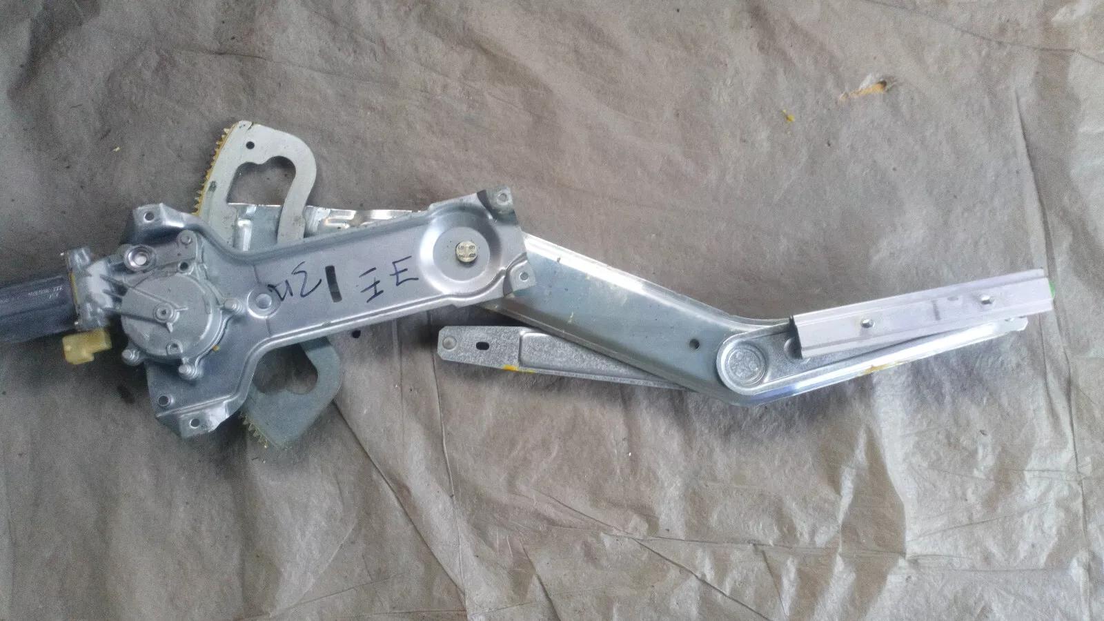 Saab 900, 9-3 Coupe window regulator front right,