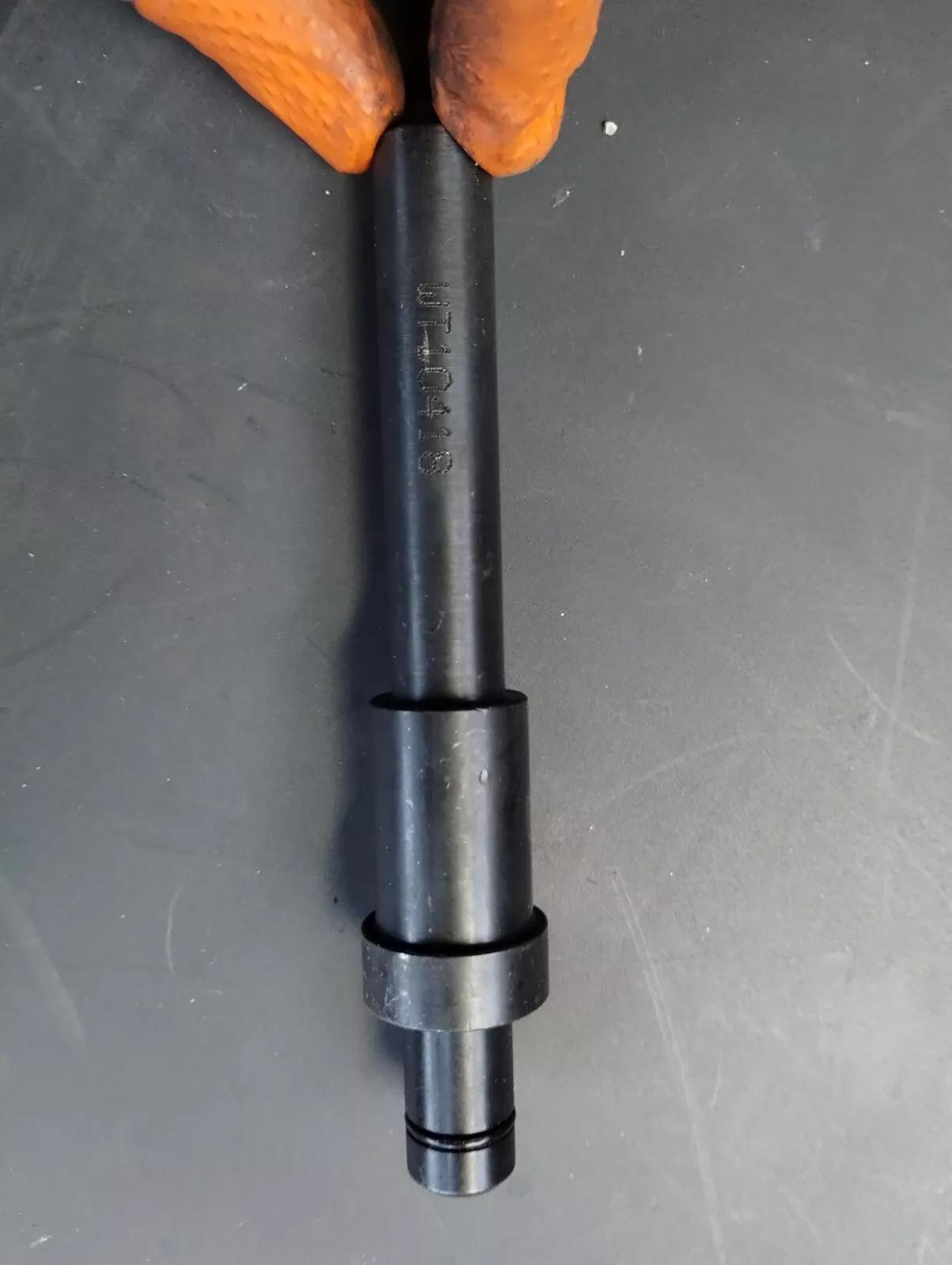 NEW BENTLEY genuine ENG SUPPORT PIN RH REAR No : WT10418