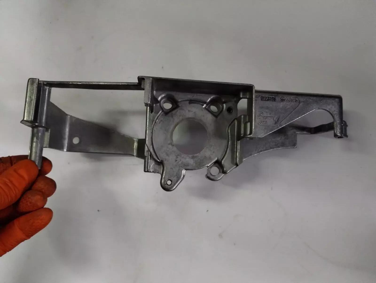 SAAB 9000 Turn Signal / Wiper Switch Holding bracket No: 9500513