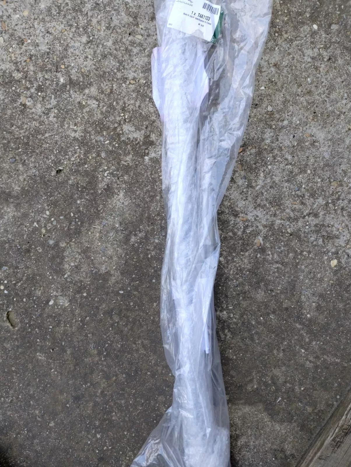 Jaguar, Land Rover, genuine Windshield Molding No: T4A1103