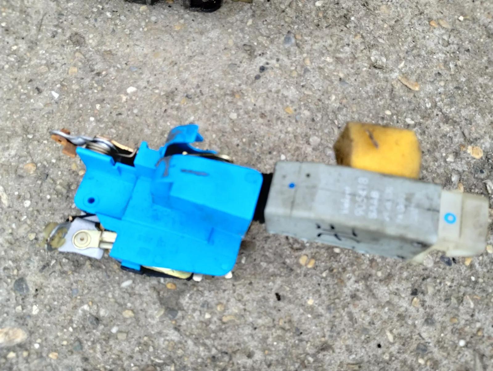 Saab 9-3 Door lock front right no:4948030, 905418