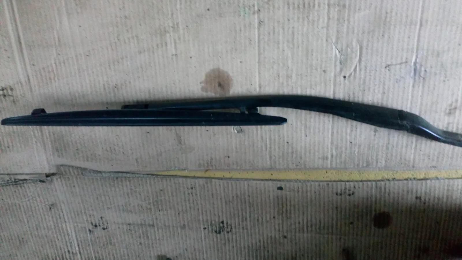 Peugeot 607 wiper arm left year:2006