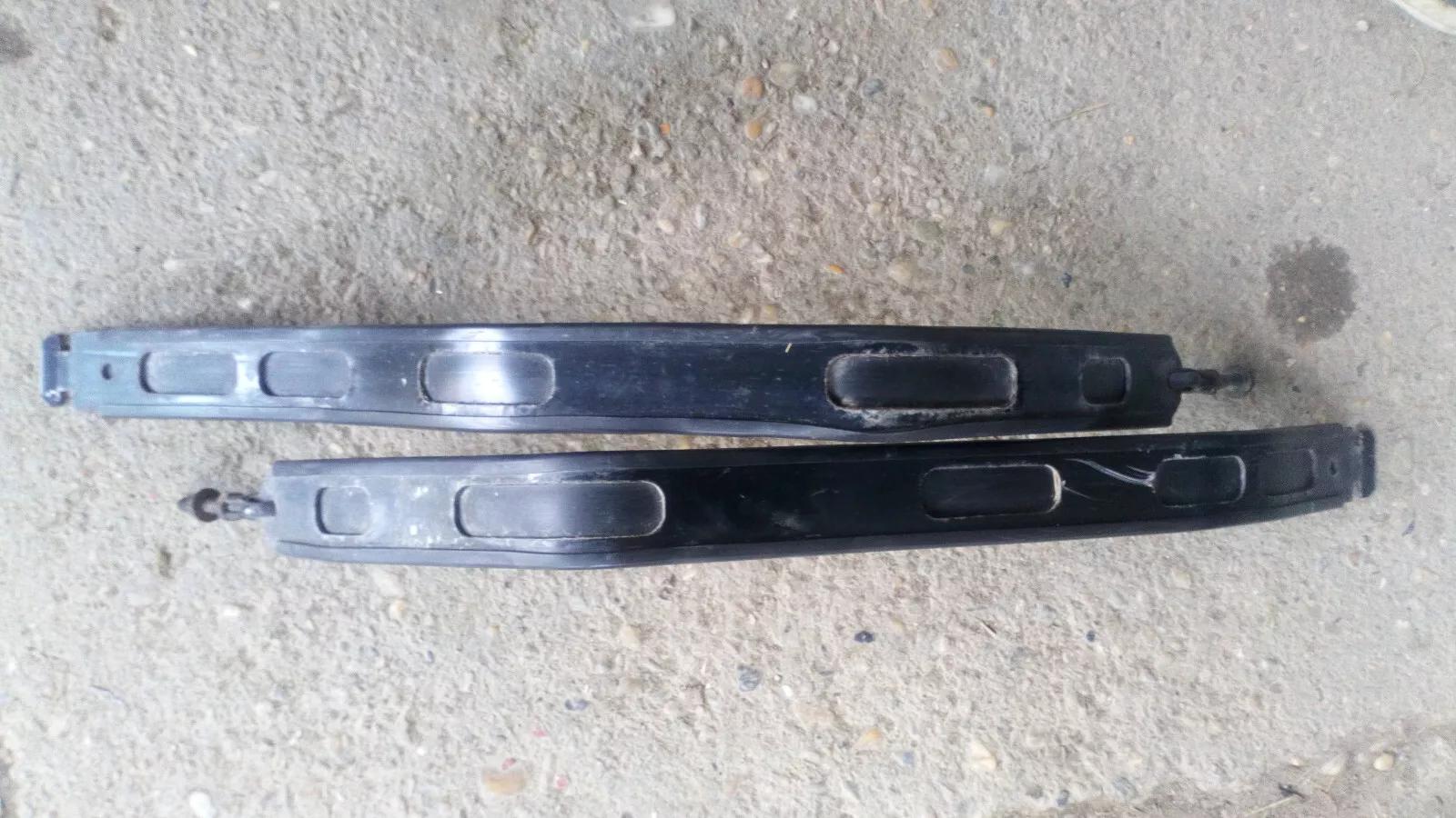 Saab 9-3 fuel tank holder 2pcs part no: 4235040 year 1994-03