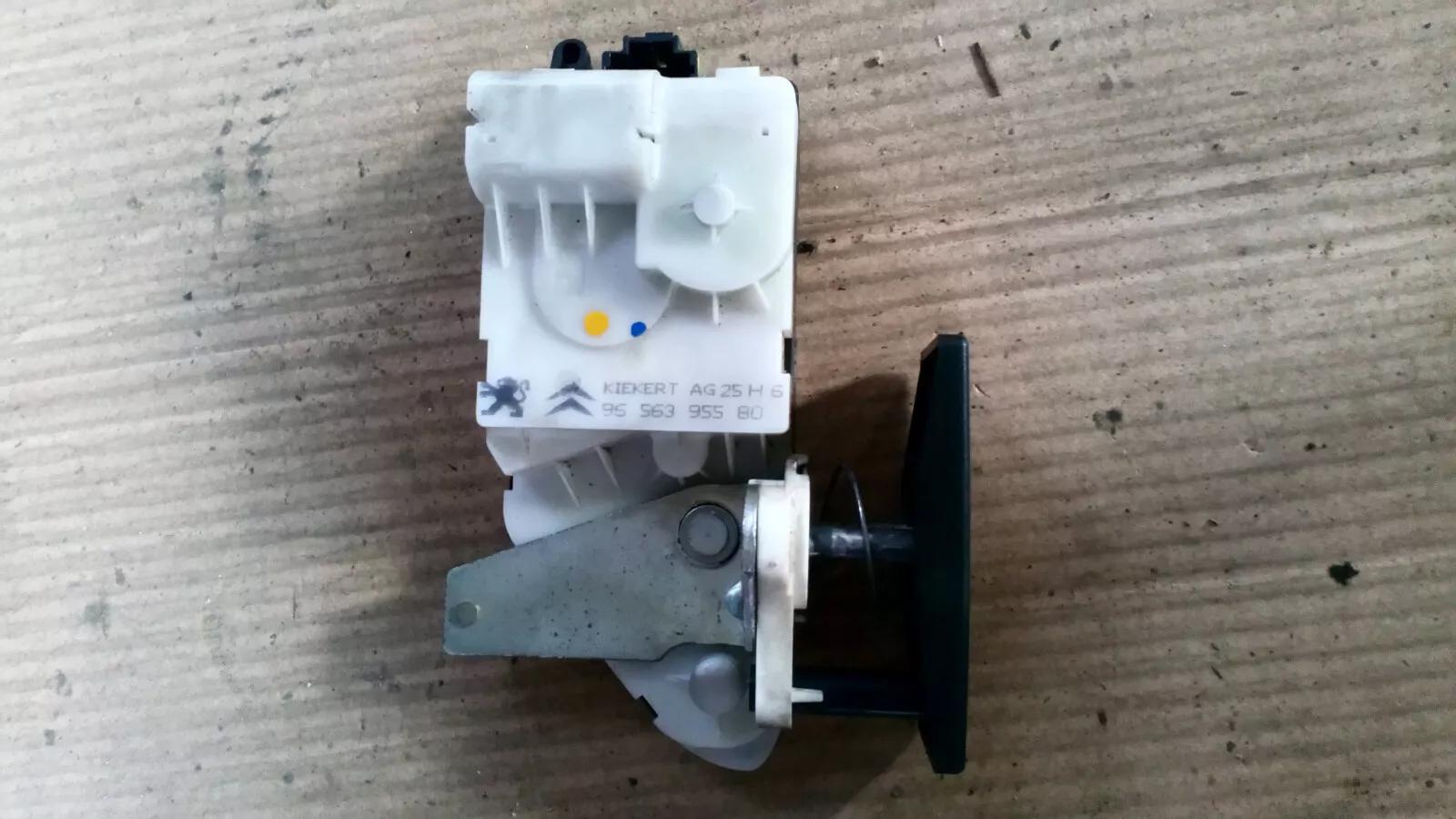 Peugeot 607 tailgate lock part no : 9656395580 Year: 2006