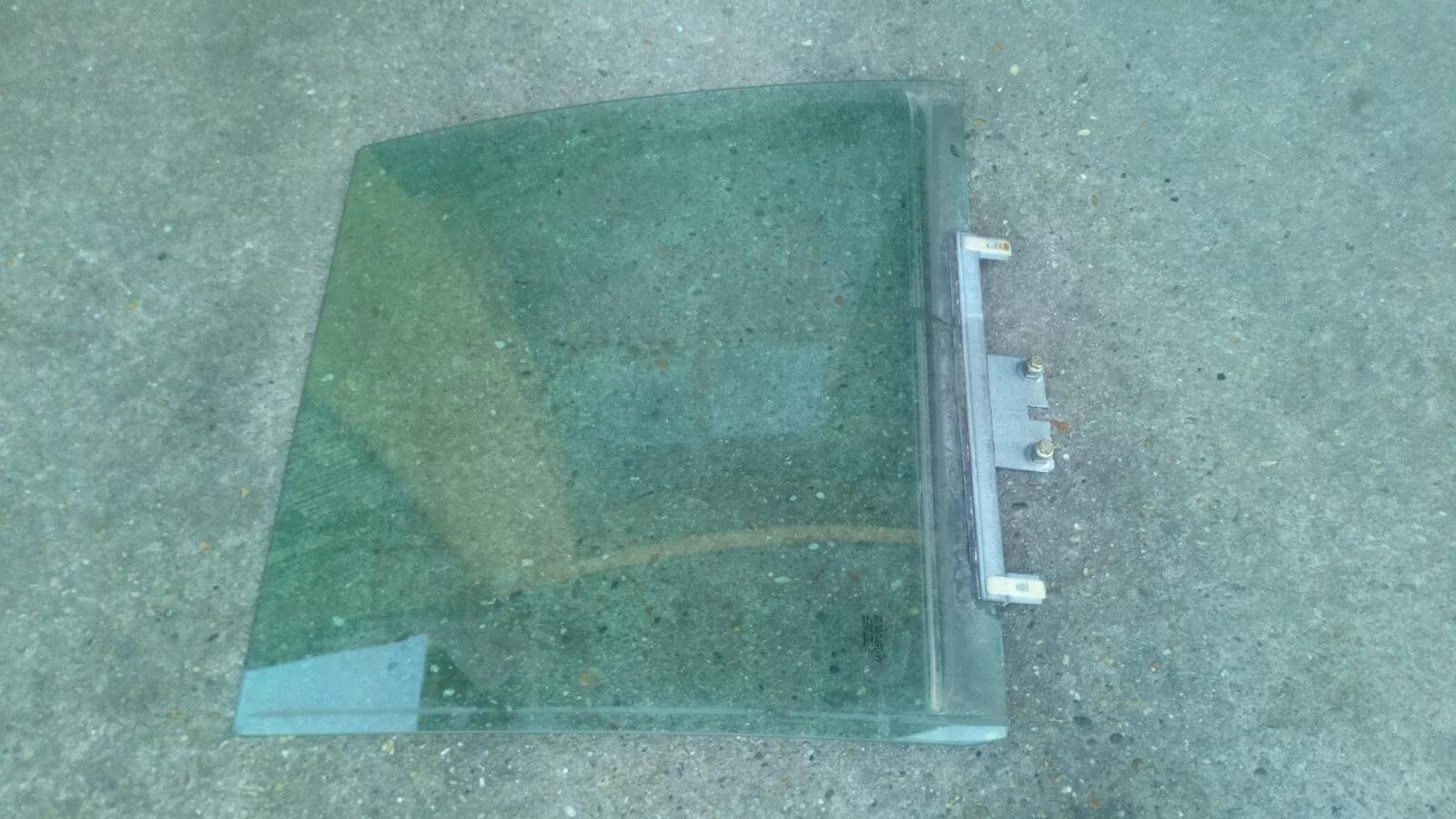 Saab 9000 door window left rear year:1995