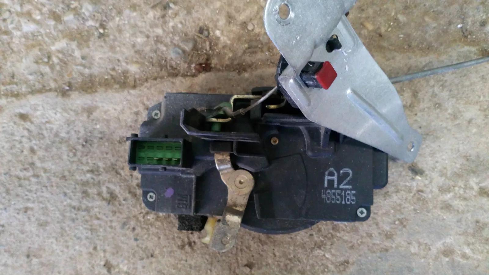 Saab 9-5 door lock, central locking right front part no: 4855185