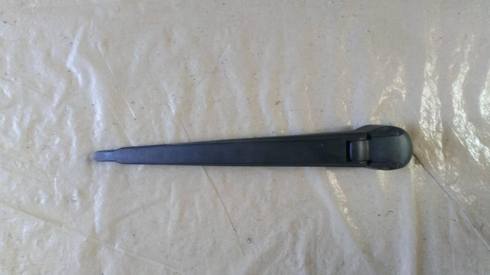 SAAB 9-5 Wagon rear wiper arm year:2002 part no:32019481