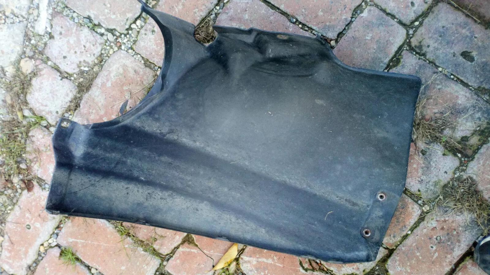 SAAB 9000 wheel arch liner right front Part no:9082769 year:1992-98