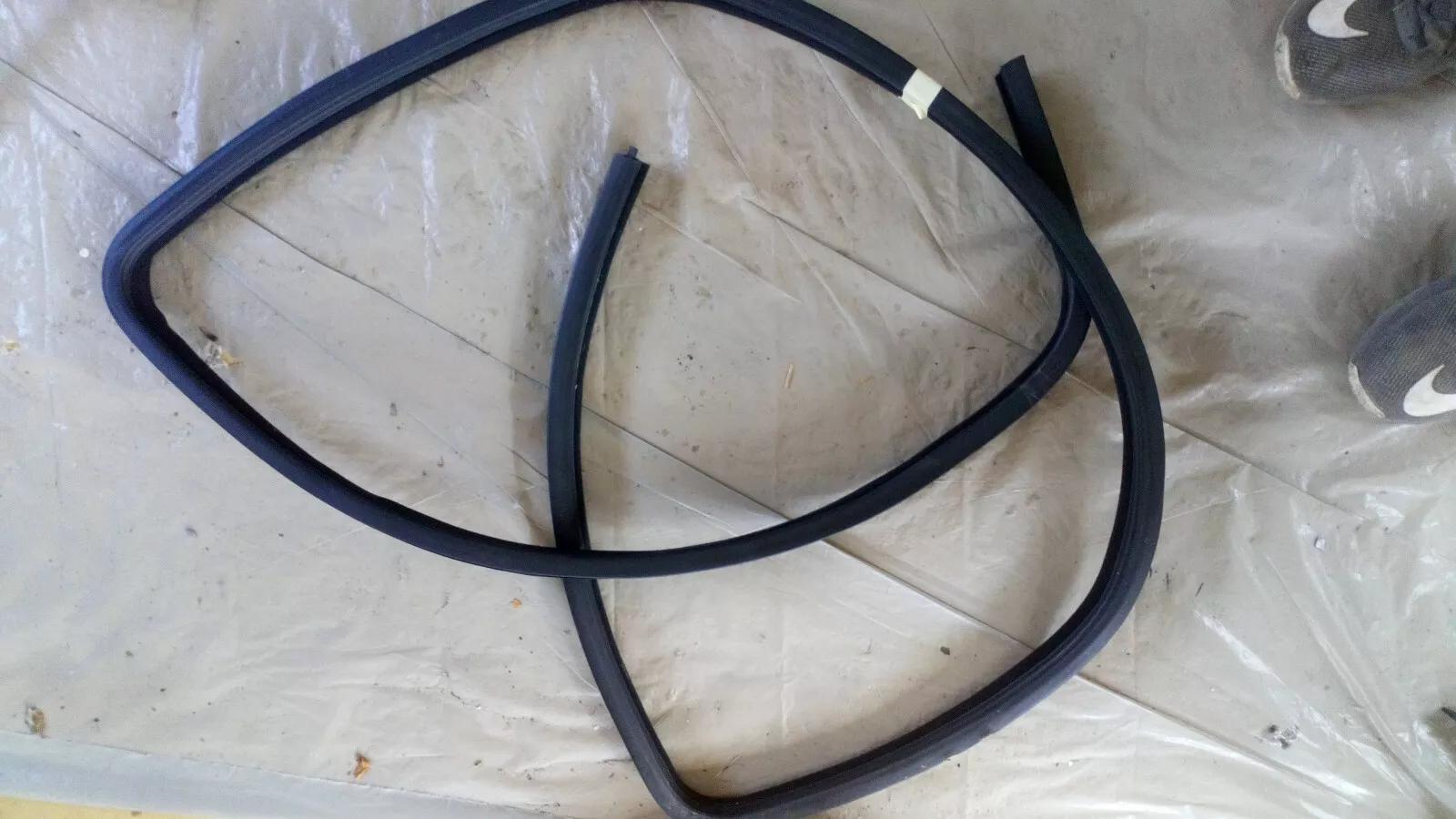 SAAB 9000 door seal left rear Year: 1992-98