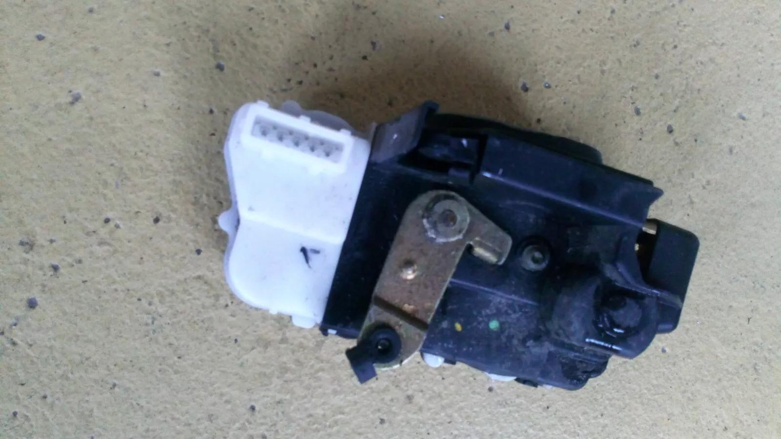 Peugeot 607 door lock rear right year: 2006