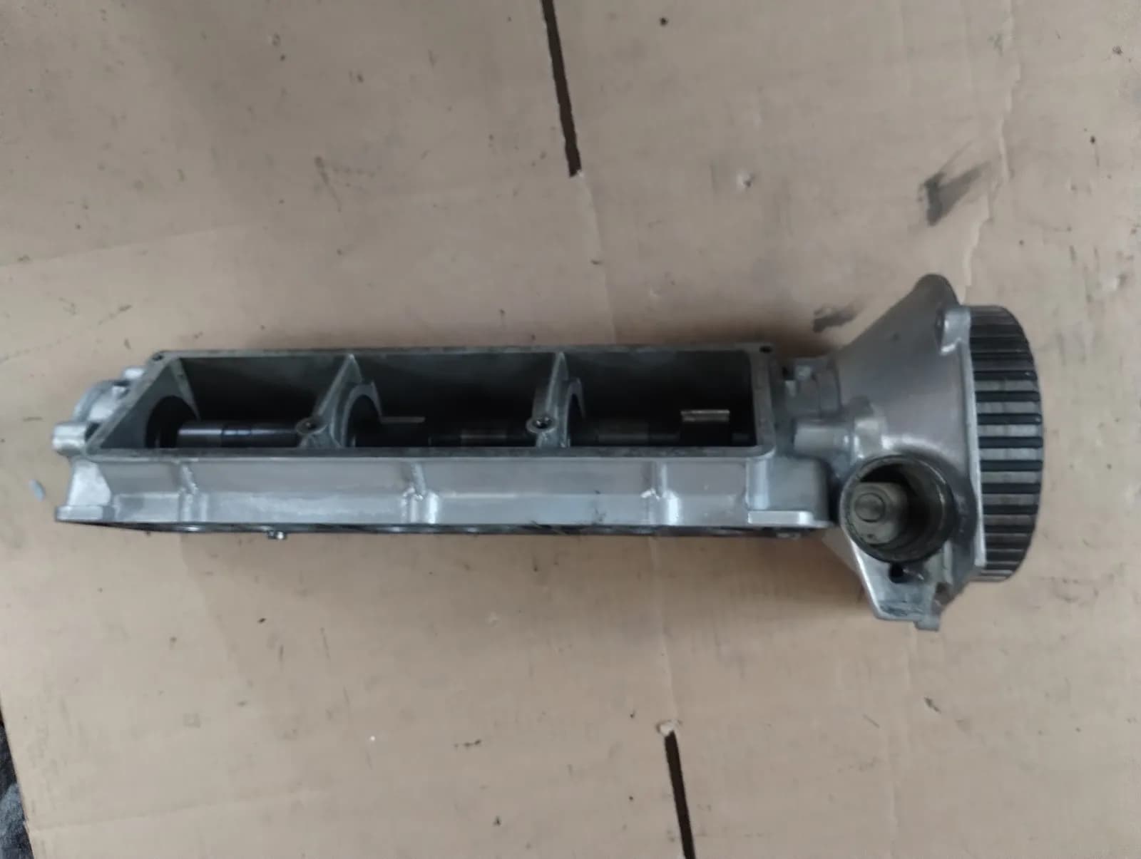 Genuine Maserati Biturbo Camshaft housing Left, 311020329, and Camshaft.